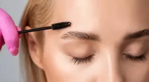 Как да подстригвате веждите си правилно