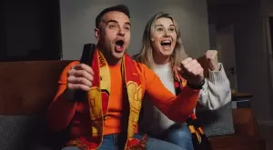 Вечерен виц: Съпрузи гледат фигурно пързаляне