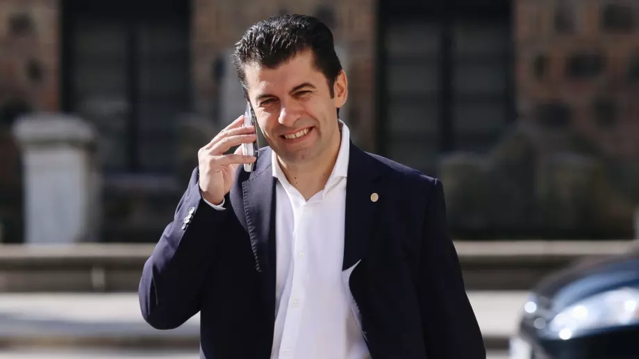 Фракция на ЦСКА призова Кирил Петков да екстрадира някои футболисти