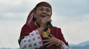 Валя Балканска: Пълна лъжа е, че ще пея на концерт с Азис!