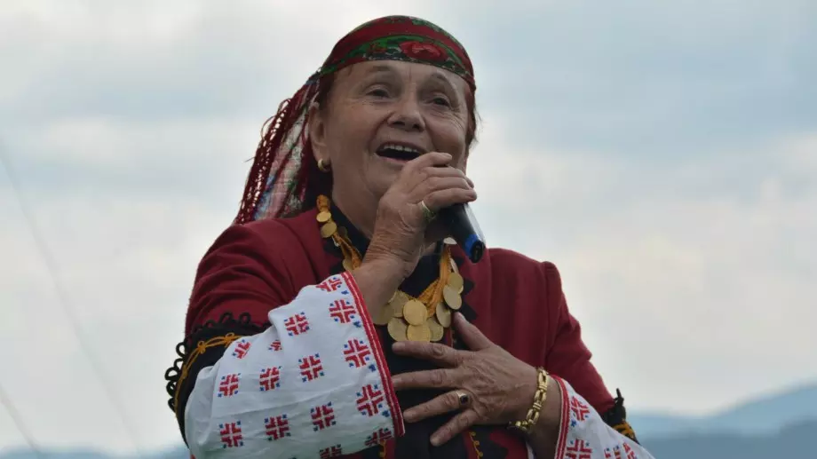 Валя Балканска: Пълна лъжа е, че ще пея на концерт с Азис!