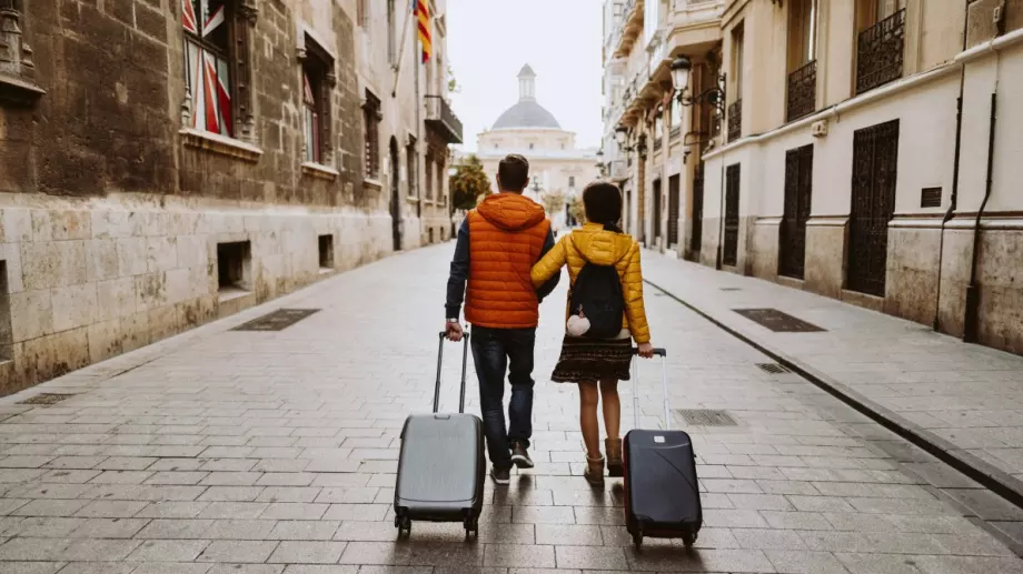 Пътуванията на българите в чужбина отчетоха ръст през ноември 2023 година