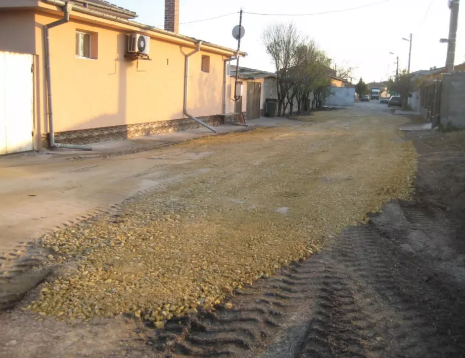 Депутат от ПП твърди, че има строежи на пътища и градинки с токсични отпадъци