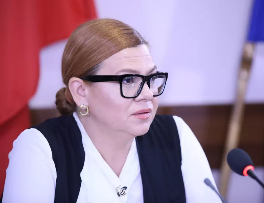 БНТ и СЕМ отказват да реагират за снимката на Петков и Бориславова. АЕЖ: Дължите обяснение