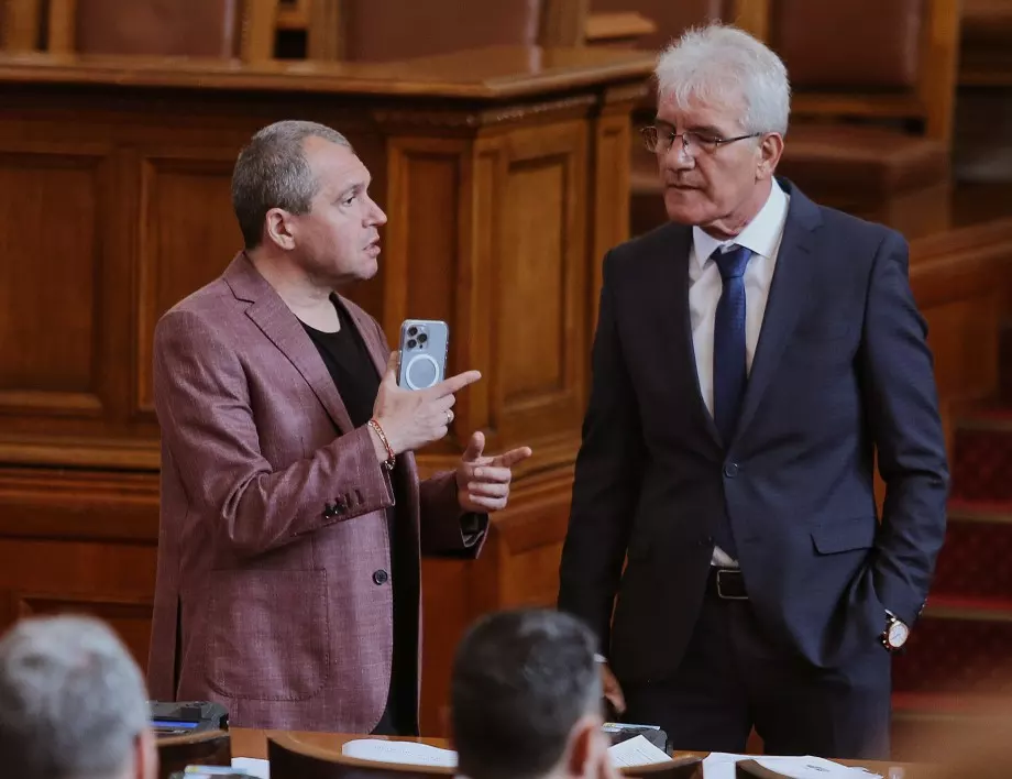 "Премиерът лъже от трибуната": Новото мнозинство в НС пак иска изслушване на Петков