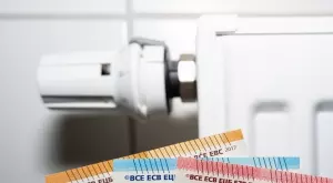 Защо "Топлофикация София" връща надплатени суми с 9% ДДС, а при доплащане иска 20%?