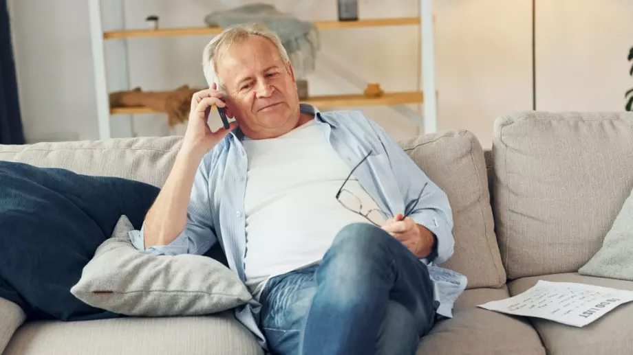 Виц на деня: Баща се обажда на сина си в Америка