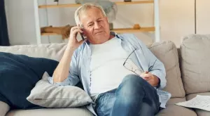 Виц за днес: Мъж звъни в ДАНС