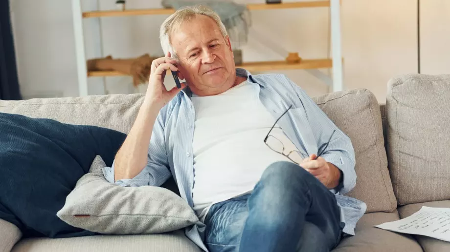 Виц за днес: Мъж звъни в ДАНС