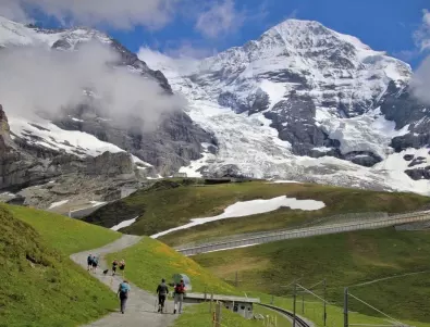 Италия: Най-малко шестима загинали в Алпите след свличането на ледник (ВИДЕО)