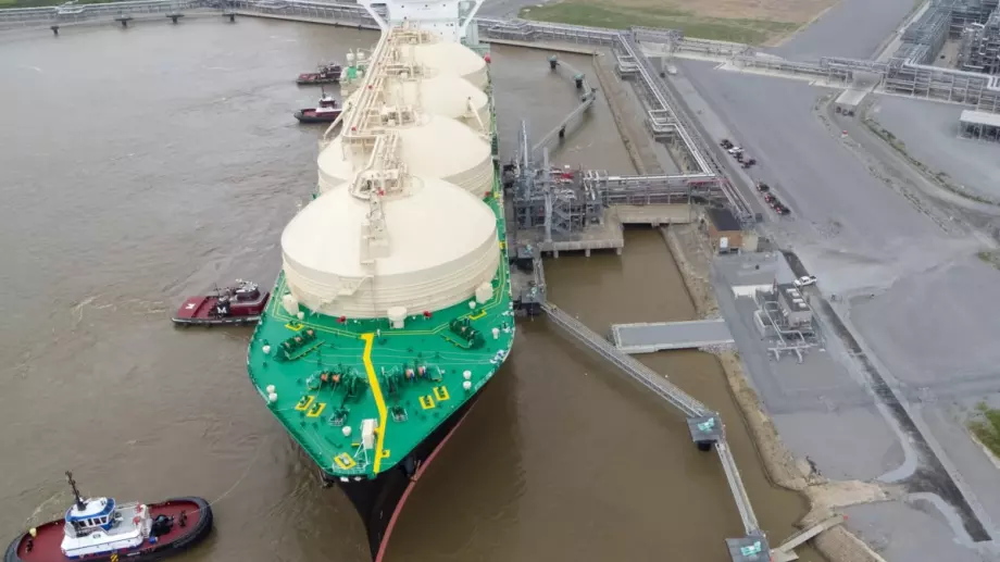 Африка на новата енергийна карта: Италианската Eni с втора LNG платформа край Мозамбик