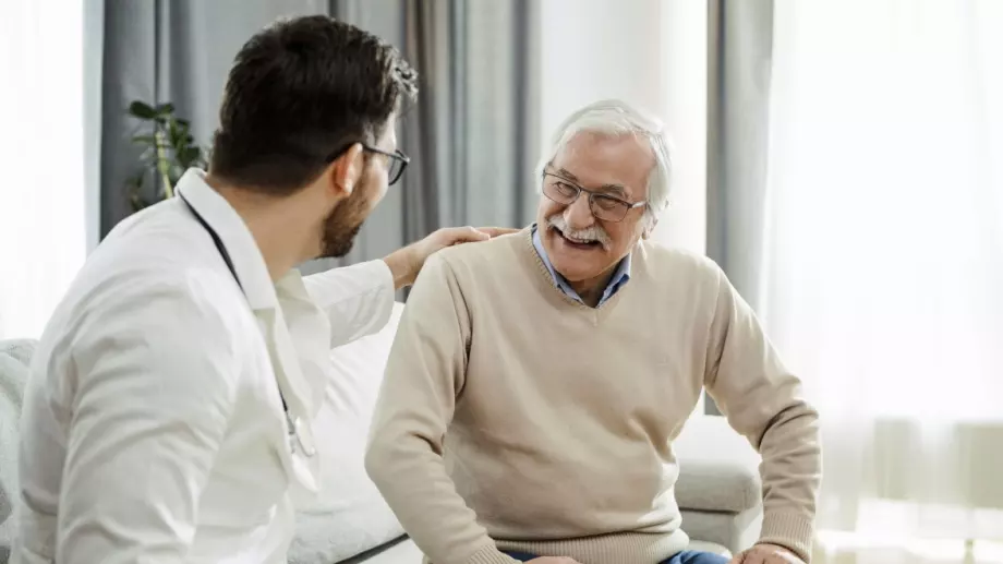 Виц на деня: Стар руски комунист отива при личния лекар