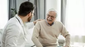 Виц на деня: Дядо шокира доктора по време на преглед