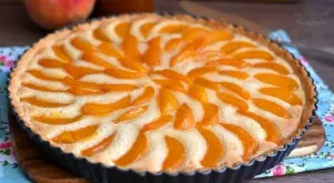 Невероятно вкусен бадемов тарт с праскови