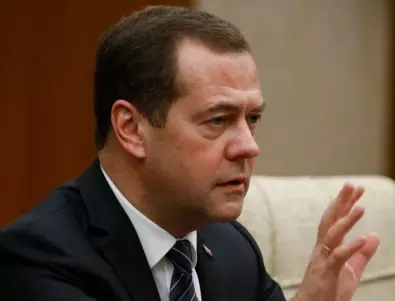 Медведев блокира журналист, който го пита дали синът му ще отиде на фронта