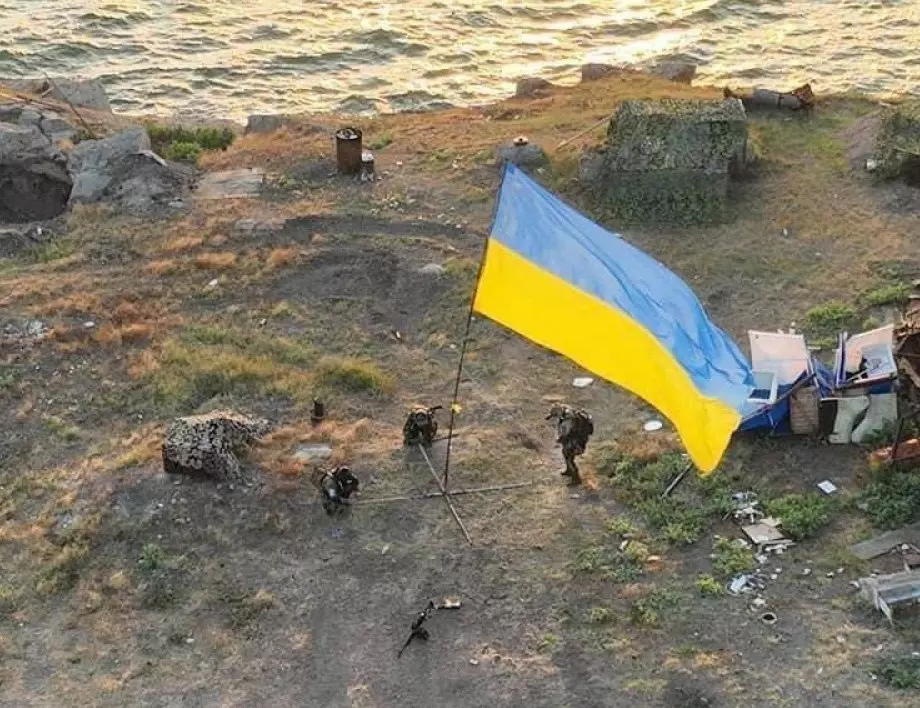 За украинското знаме: Руснаците се хвалят с убити украинци на Змийския остров. Украинците ги опровергаха
