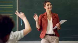 Виц за 24 май 2023: Учителка пита децата