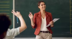 Женски виц за 21 януари 2024: Учителката влиза у час и със строг глас казва...