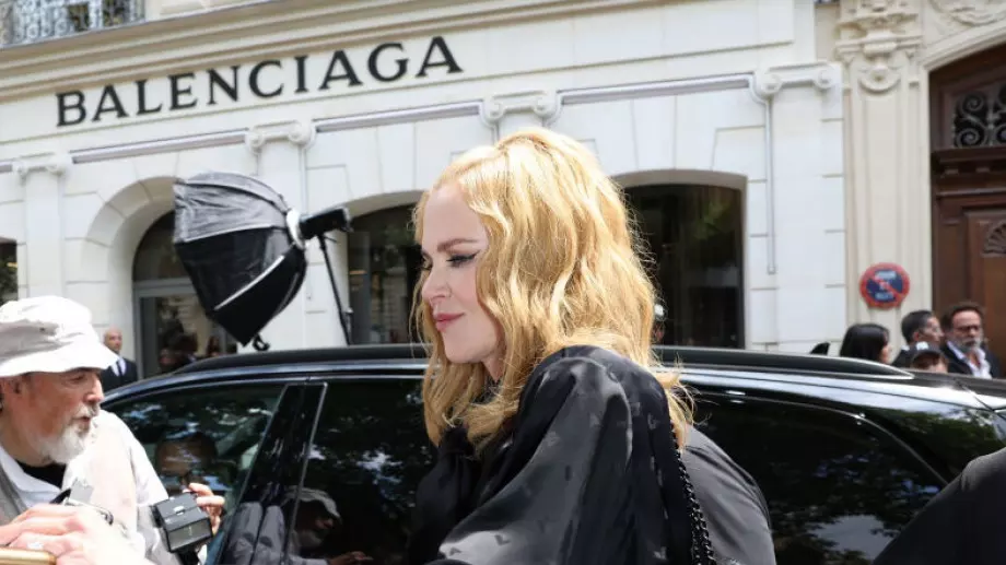 Ревюто на Balenciaga в Париж събра десетки звезди на подиума (ВИДЕО)