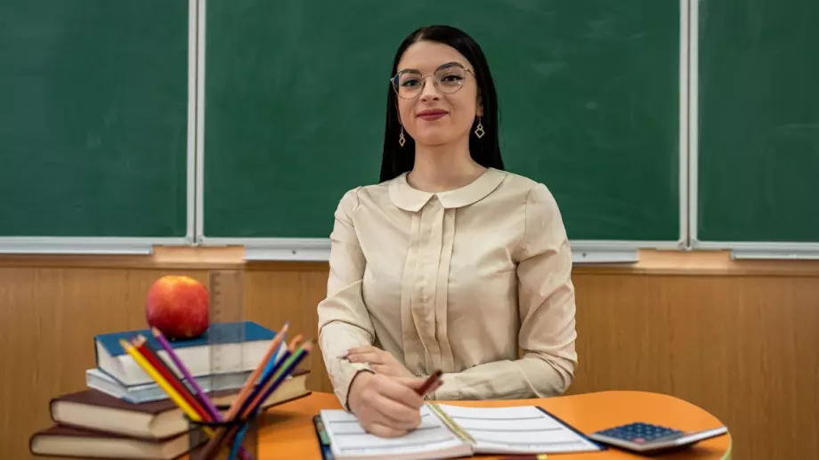 Учителската заплата скача над 2000 лв. от септември