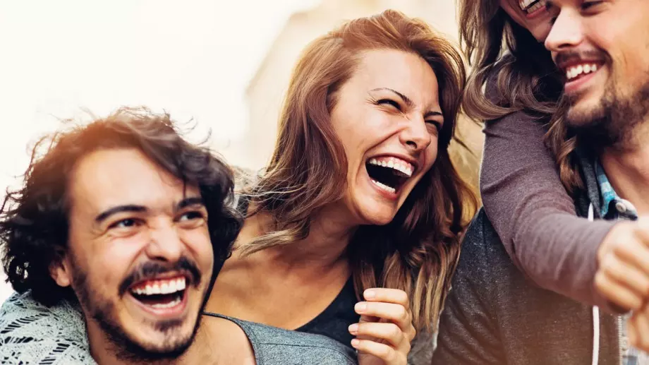 Виц за днес: Поп и файтонджия се хващат на бас