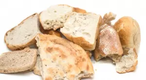 4 приложения на стария хляб, които всеки градинар трябва да знае