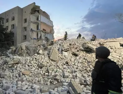 Над 30 души са под руините на сграда след руски удар в Донецк, има и жертви