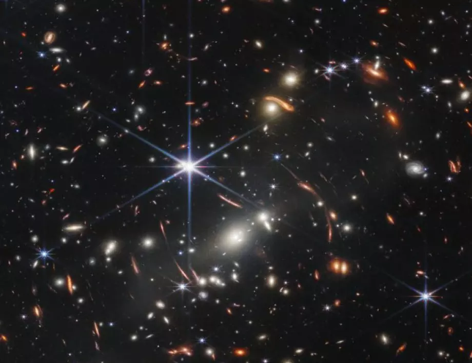 НАСА показа снимка, разкриваща най-далечните кътчета на Вселената