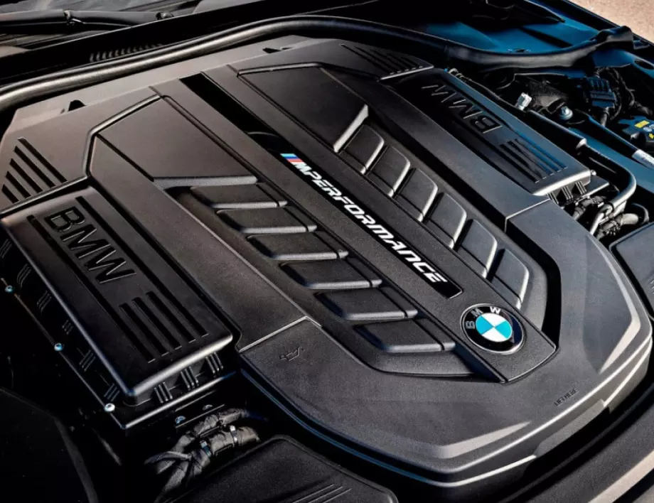 Край на една епоха: BMW произведе последната си кола с V12 мотор