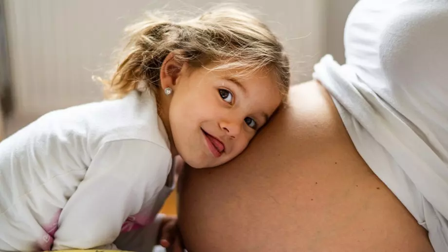 Ето защо бебетата ритат в утробата на майката