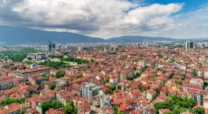 Кои са общините, от които пътуват най-много трудови мигранти към София? 