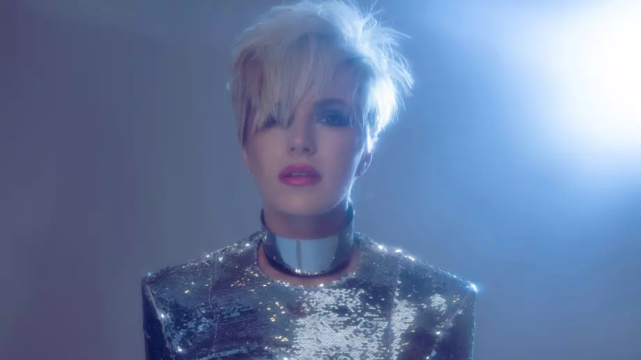 Поли Генова с нов летен хит "Give Me Your Love" (ВИДЕО)