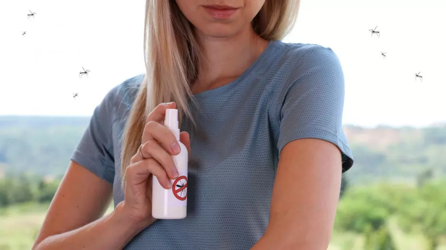 Учените откриха кой аромат привлича комарите