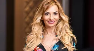 Няма да познаете певицата Малина! Изглежда с 20 години по-млада (СНИМКА)