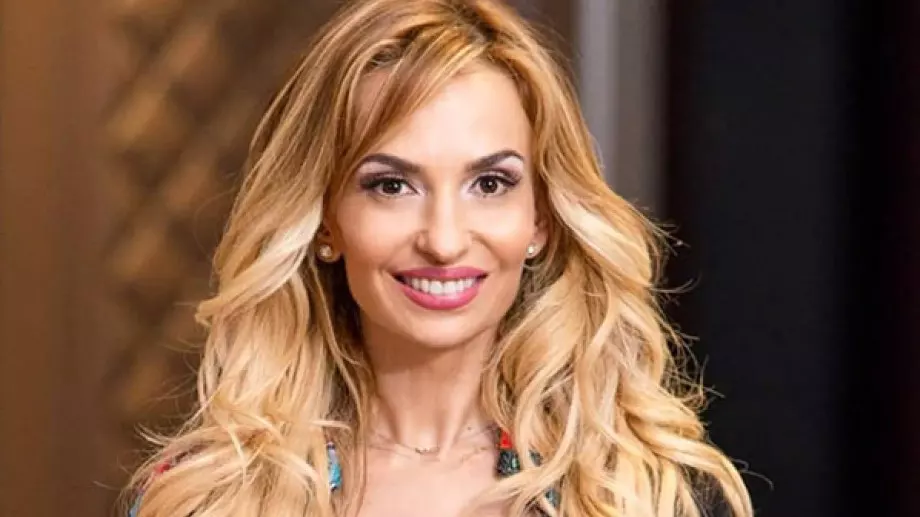 Певицата Малина за внучка си: Ние сме като едно цяло (СНИМКА)