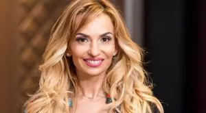 56-годишната Малина показа супер тяло по бански (СНИМКА)