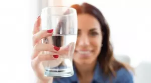 Ето как да си направите лечебна и пречистваща вода