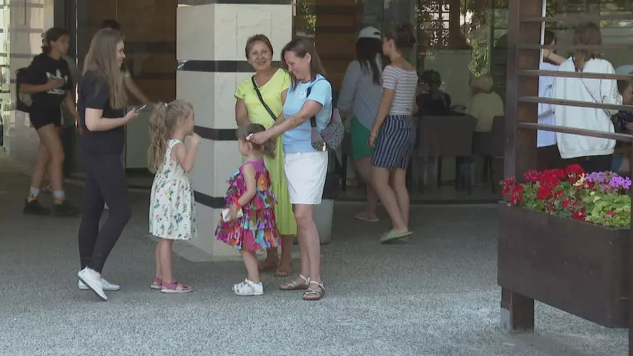 Изплащат на хотелиерите закъснелите 80 млн. лв. за украинските бежанци