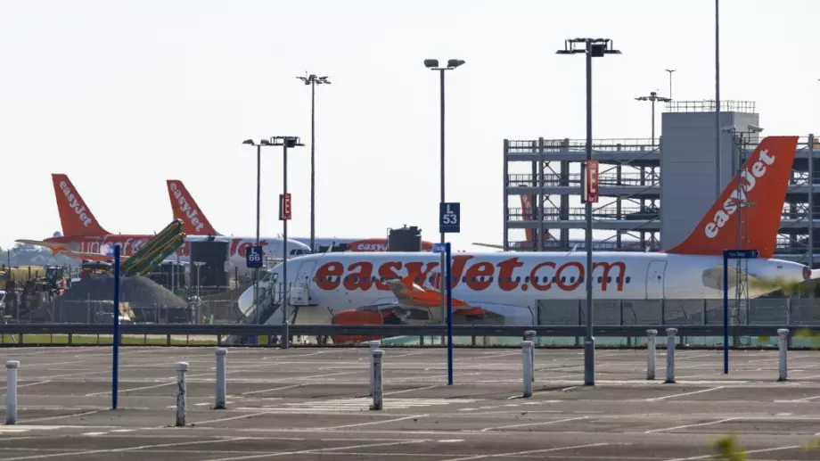 Екстремни жеги: Самолетните писти във Великобритания се топят