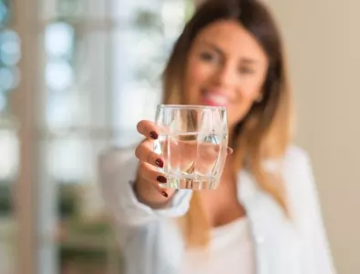 Лекар разкри защо на ден трябва да се пие само по половин литър вода