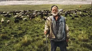 Виц на деня: 80-годишният Бай Геле, баща му и дядо му