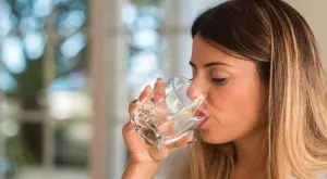 Лекар: Пийте вода по този начин и ще се предпазите от куп заболявания