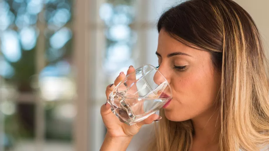 Лекар: Пийте вода по този начин и ще се предпазите от куп заболявания