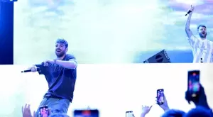 The Chainsmokers ще бъдат първите, пели на ръба на космоса