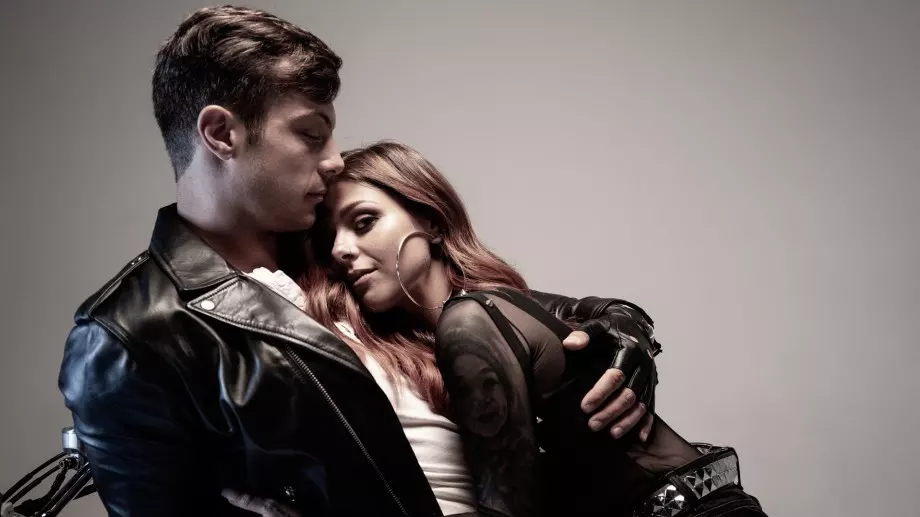 Ето защо Виктория се гушка с актьора Филип Буков