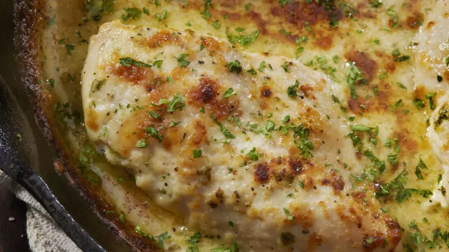 Ароматно пиле в гювече