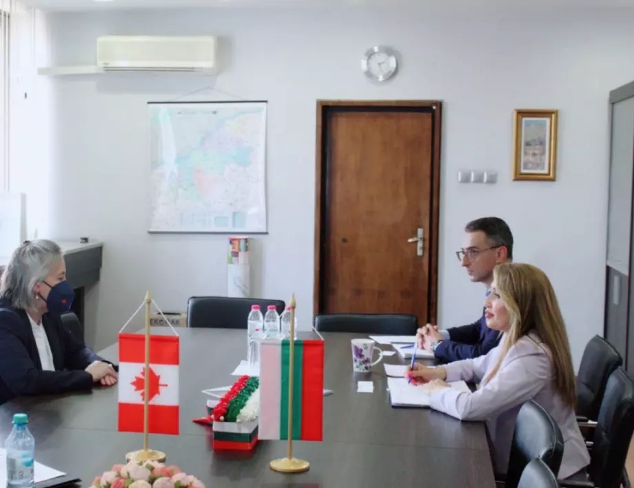 Зам.-кметът на Русе Златомира Стефанова се срещна с канадския посланик Аник Куле