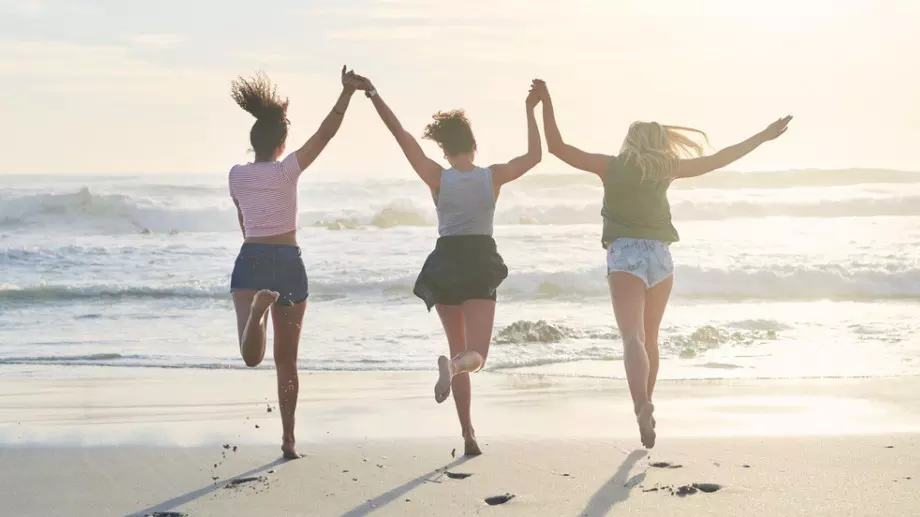 Виц за днес: Три приятелки обсъждат свекървите си