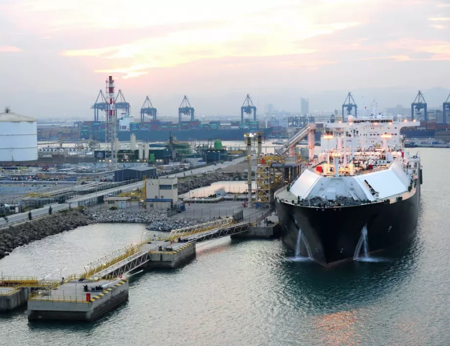 Енергиен експерт смята, че ще приемем офертата за танкерите с втечнен газ от САЩ