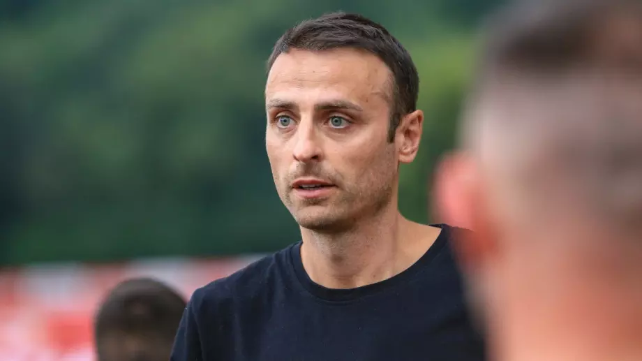 Димитър Бербатов продължава с обиколките - "цъфна" в Стара Загора